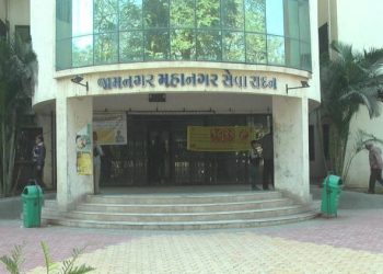 મનપાના એ અધિકારી અમારી પાસે “વર્ધી” ઑ પણ ભરાવે છે.!