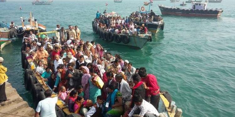 લોકડાઉન વચ્ચે ઈમરજન્સીના નામે ઓખાથી બેટ દ્વારકા વચ્ચે ચાલતી બોટો