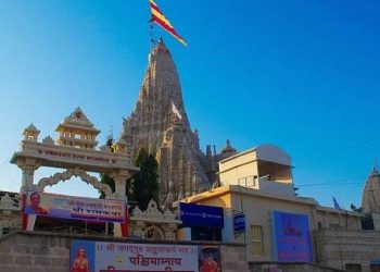 દ્વારકા:જગતમંદિરમાં પ્રતિબંધ હોવા છતાં દરરોજ ફોટોગ્રાફ્સ કોણ ફરતા કરે છે…???