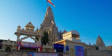 દ્વારકા:જગતમંદિરમાં પ્રતિબંધ હોવા છતાં દરરોજ ફોટોગ્રાફ્સ કોણ ફરતા કરે છે…???