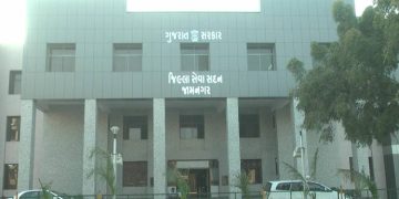 પીવાના પાણી માટે આ વિસ્તારમાં આજે પણ લાગે છે બેડાઓની લાઈન