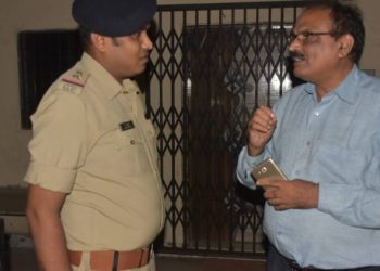 જામનગર:ગુલાબનગર વિસ્તારમા આવેલ શિવમ મેટરનીટી હોસ્પિટલ માં ગેરકાયદેગર્ભપરીક્ષણ કરાઈ રહ્યાનું આવ્યું સામે નિયમ મુજબ ફોર્મ ભર્યા વગર સોનોગ્રાફી કરતાં આરોગ્યવિભાગે કાર્યવાહી હાથ ધરી,આરોગ્ય વિભાગ સોનોગ્રાફી મશીન સીલ કરી તે પૂર્વે જ ડોક્ટર હોસ્પિટલ ને તાળા મારી રવાના 