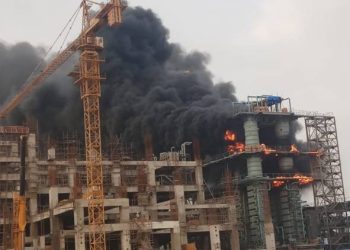 દેવભૂમિ દ્વારકા:કુરંગા નજીક આવેલ RSPL ઘડી કંપનીમાં લાગી ભીષણ આગ,દુર દુર સુધી દેખાયા ધુમાડાના ગોટાઓ,સ્થાનિક ફાયર ફાઈટર સહીત ખાનગી કંપનીઓના ફાયર ફાઈટર પણ આગ બુઝાવવા ઘટનાસ્થળે