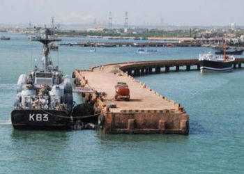 વિકાસની વાર્તાઓ વચ્ચે..ઓખા પોર્ટ ને લાગ્યા તાળા..