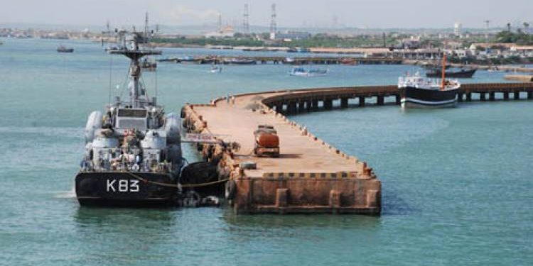 વિકાસની વાર્તાઓ વચ્ચે..ઓખા પોર્ટ ને લાગ્યા તાળા..