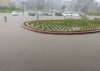 જામનગર:મોટીખાવડી મા ૨૪ કલાકમાં ૨૦ ઈંચથી વધુ વરસ્યો વરસાદ,રિલાયન્સ રીફાઈનરીમા પાણી જ પાણી!!