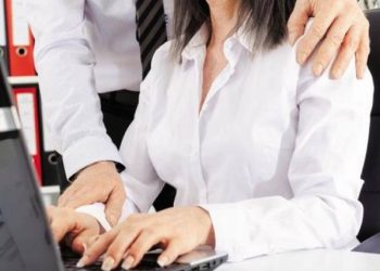 “D.C સાહેબ મારો હાથ પકડી અને તેને તાબે થવા મજબુર કરતા હતા”