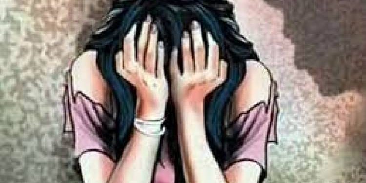 શરમ…વિકૃત માનસિકતા ધરાવતા પતિએ પત્નીસાથે ના કરવાની તમામ શારીરિક હરકતો કરી…