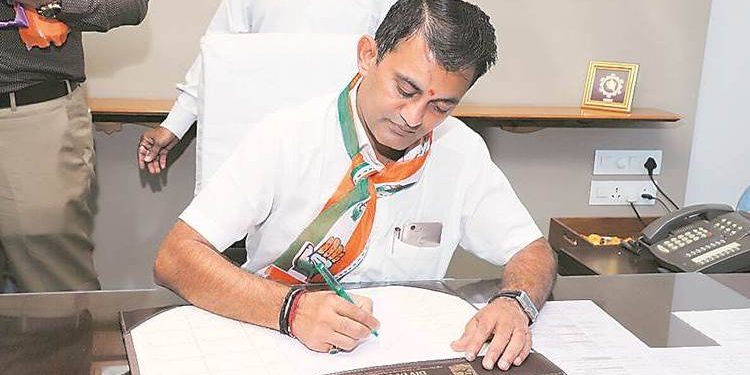 પરેશ ધાનાણી નો આર.સી.ફળદુ પર પર વળતો પ્રહાર…