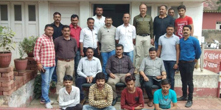 પૈસાની જરૂરિયાત માટે ચોરી અને ચીલઝડપ કરતાં ચાર શખ્સો દ્વારકા S.O.G  ને હાથ લાગ્યા 