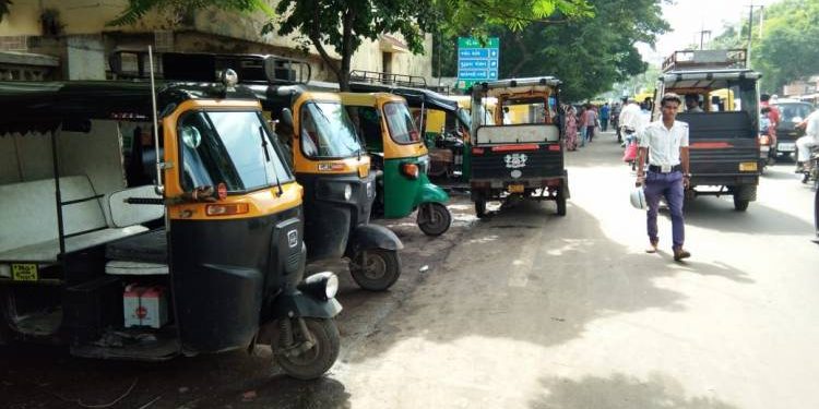 હોસ્પિટલ બહારનો આ ટ્રાફિક તંત્રને નજરે ચઢશે ખરા …