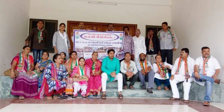 ધરણાસ્થળ પરથી કોંગી કાર્યકરો ને પોલીસે ઉઠાવ્યા તો પોલીસહેડકવાર્ટર ખાતે ધરણા શરૂ થયા…