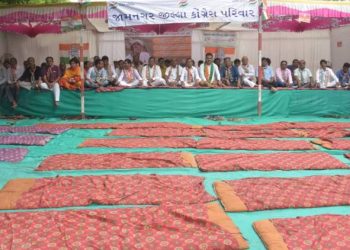 પાખી હાજરી વચ્ચે જીલ્લા કોંગ્રેસનાં ૨૪ કલાકના ઉપવાસનો પ્રારંભ