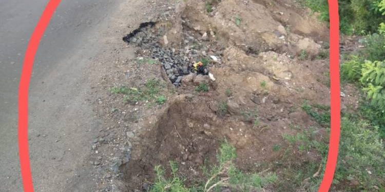 કાલાવડ વિસ્તારમાં રસ્તાના કામ નેતા અને અધિકારી ભાગમાં રાખે પછી કામ કેવું થાય..?