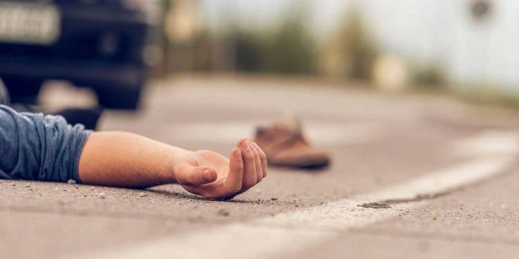 યુવક મોબાઈલ પર કરતો હતો વાત…અને પટકાયો નીચે…