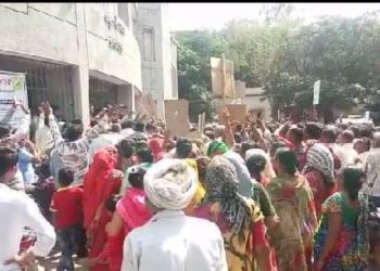 કાલાવડમાં ખેડૂતોએ કઈ રીતે કર્યો અનોખો વિરોધ પ્રદર્શન