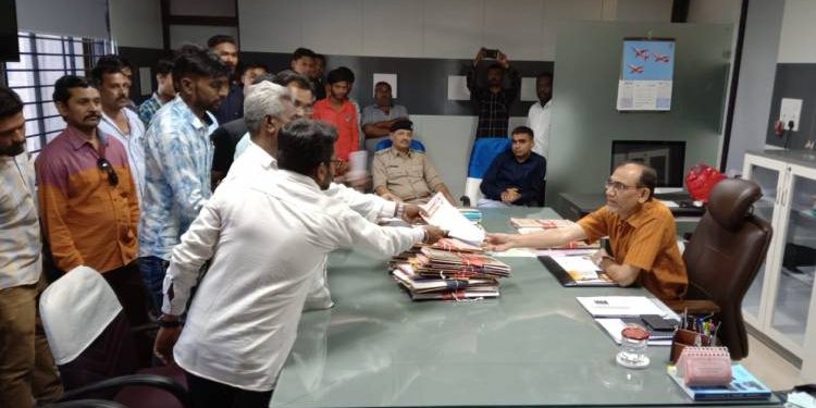 ખોડિયાર માતાજી મંદિરના દ્વાર ખોલવા કાનાલુસના ગ્રામજનોની માંગણી