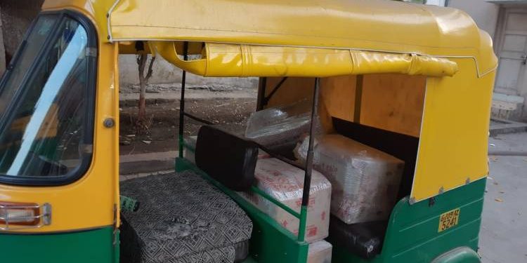 પાણી ની બોટલમાં પાણી ની બદલે ભરવામાં આવતો હતો દારૂ,પોલીસે બે ને ઝડપ્યા..