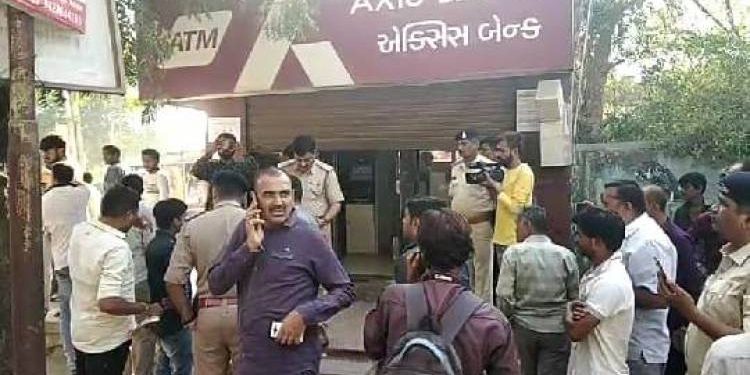 કચ્છ:આદિપુરમાં એટીએમ બહાર લૂંટનો બનાવ,અંદાજે ૨૫ લાખની થઇ છે લુંટ
