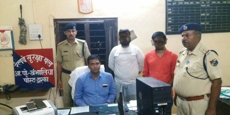 ખંભાળિયામાં થતી હતી રેલ્વે ટિકિટની કાળાબજારી…બે ઝડપાયા