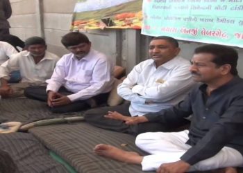 ખંભાળિયા:નયારા એનર્જી લીમીટેડ સામે ચાલી રહેલા આંદોલન ને ટેકો આપવા પહોચ્યા MLA માડમ