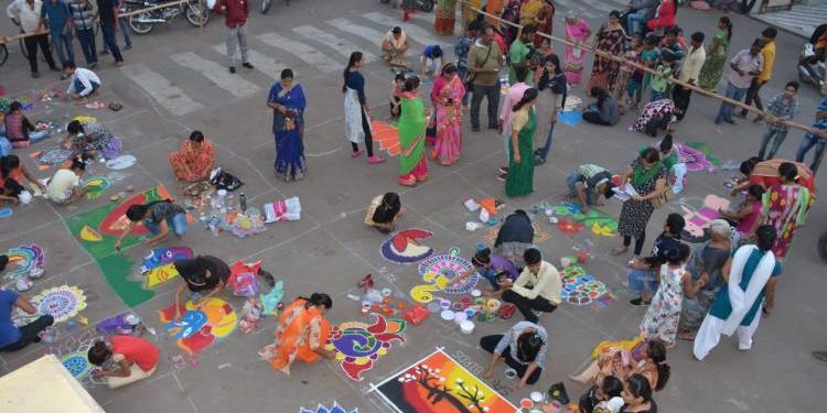જામનગરમાં મૈત્રી રંગોળી સ્પર્ધા યોજાઇ