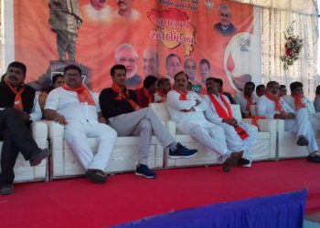 ૨૪ કલાક વીજળી આપવાના દાવા વચ્ચે મંત્રીનું ભાષણ ચાલુ હતું અને વીજળી ગુલ..