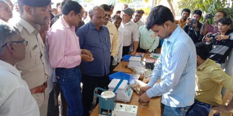 ખેડૂતોની મગફળી ખોટી રીતે રીજેક્ટ કરી કરવામાં આવી રહ્યા છે પરેશાન:વલ્લભ ધારવિયા