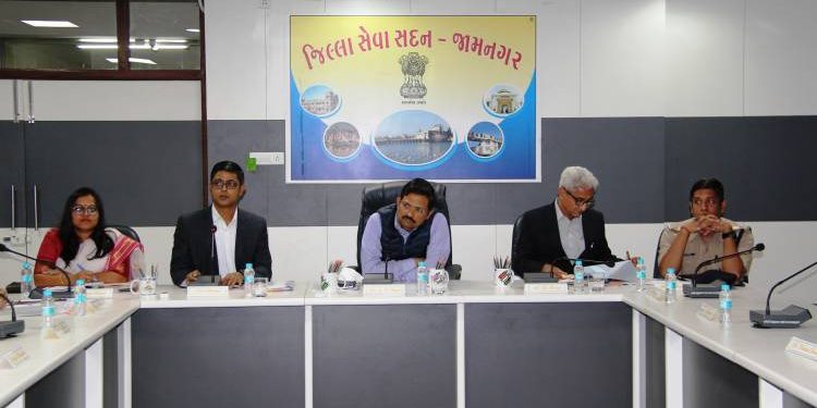 રાજયના ચીફ સેક્રેટરી જે.એન.સિંઘના અધ્યક્ષ સ્થાને જામનગર જિલ્લાની રીવ્યુ બેઠક યોજાઇ