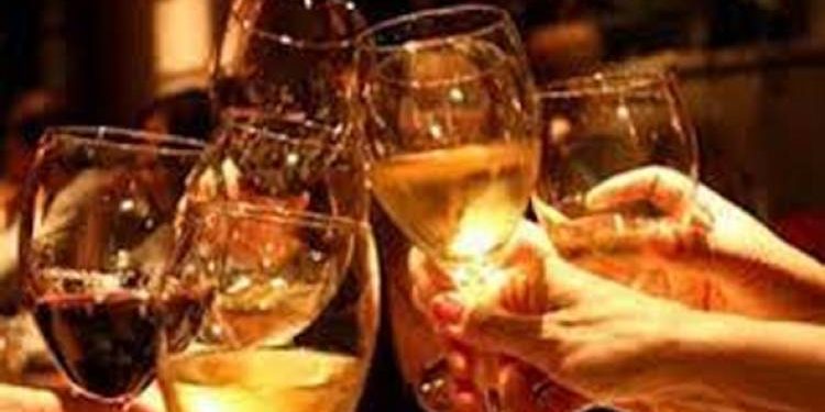 પટેલકોલોનીમાં વેપારીઓની જામેલી મહેફિલ પર પોલીસનો દરોડો..