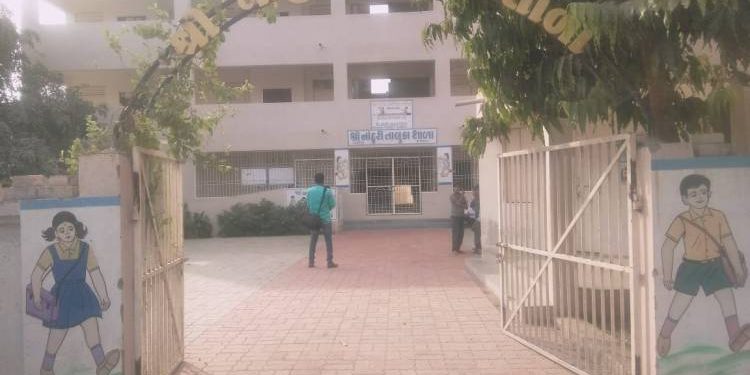 આમાં ક્યાંથી ભણે ગુજરાત,૧૯૨ વિદ્યાર્થીઓ સામે માત્ર ૨ જ શિક્ષક..!