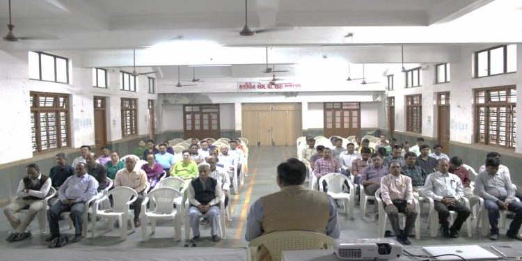 જામનગર મહાનગર પાલિકાના અધિકારીઓને ધ્યાનના પાઠ ભણાવાયા. 