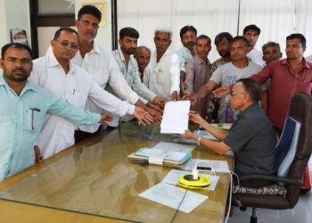 ખેડૂતોની કફોડી સ્થિતિ,મગફળી વેંચી તો વેપારીએ માર્યુ બુચ..!