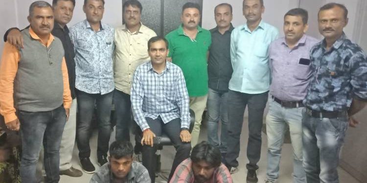 ચોરી કરેલા દાગીના ગયા વેચવા,વેપારી ને ગઈ શંકા,પહોચી પોલીસ અને..