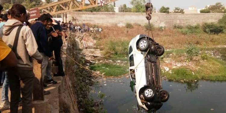 નદીમાંથી મળી આવેલ કારમાંથી શું નીકળશે રહસ્ય?