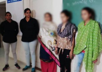 કાલાવડ બાદ રાજકોટમાં પૈસાદારોને મોહજાળમાં ફસાવતી મહિલા ગેંગ ઝડપાઇ