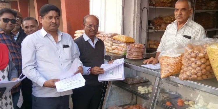 શું પત્રિકા વિતરણ કરવાથી શહેર સ્વચ્છ થઇ જશે?