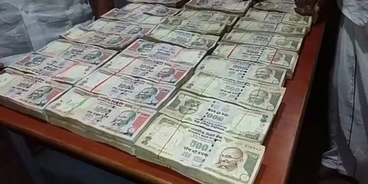 હવે છેક બોલો…બંધ મકાનમાંથી 4 કરોડ ઉપરની જૂની ચલણી નોટો મળી