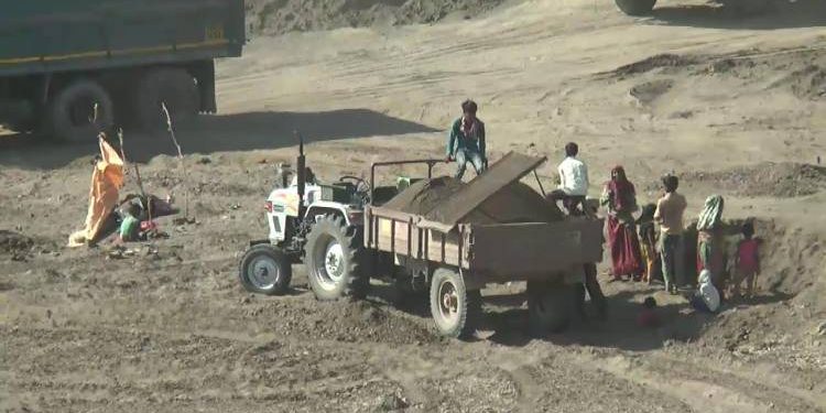 જોડિયામા થઇ રહેલ રેતી ચોરીના પાપમા કોણ-કોણ છે ભાગીદાર..