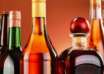 કહેવાય છે ને પોલીસ પાતાળમાંથી પણ શોધી આવે, જમીનમાં દાટેલો દારુ કાઢ્યો..