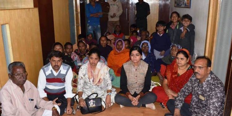 ભાજપ અને કોંગ્રેસના કોર્પોરેટરો શા માટે બેઠા ધરણા પર