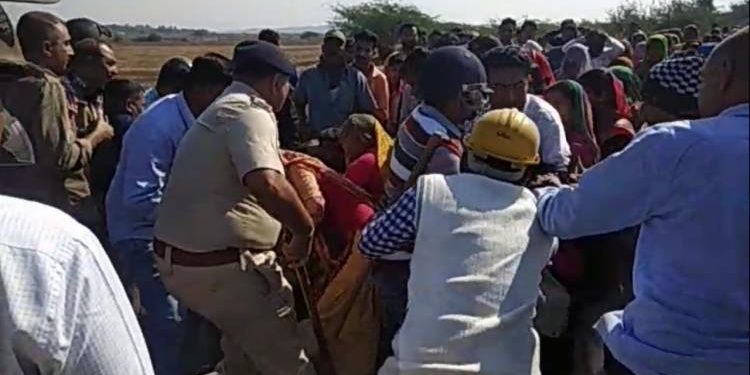 ભાવનગરમાં જ્યારે ખેડૂતો અને પોલીસ વચ્ચે સર્જાયું ઘર્ષણ