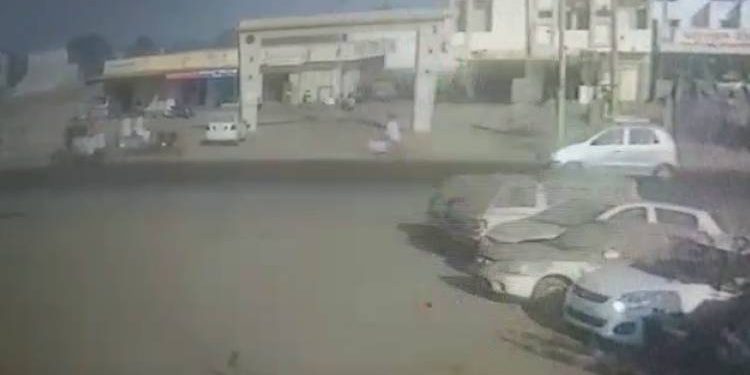 કારચાલક આજે અખબાર વિતરક માટે બન્યો કાળ,જુઓ VIDEO