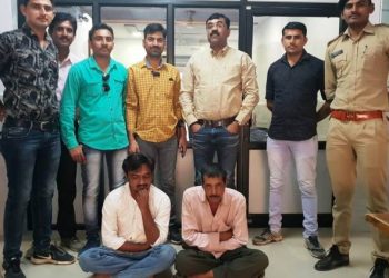 ખંભાળિયામાં મોબાઈલ પર રમાતો જુગાર ઝડપાયો 