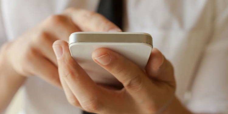 ટચ સ્ક્રીન મોબાઈલ પરિવારે ના અપાવતા યુવકે કર્યું આવું…