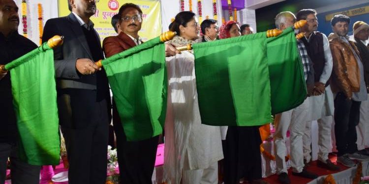 સાંસદ પૂનમબેને આપી ઇન્ટરસીટી ટ્રેનના સ્ટોપને લીલી ઝંડી