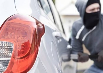 શોરૂમમાંથી નવી નક્કોર કાર ઉપડી ગઈ..!