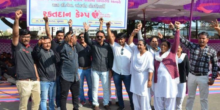 જામનગરના આરોગ્ય કર્મચારીઓએ હડતાલ પર ઉતરીને આજે આવું કર્યું કામ