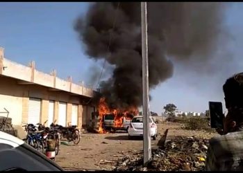 સળગતી કારનો LIVE VIDEO