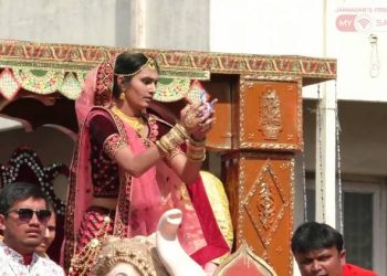 દીક્ષાર્થી જિનાલી મહેતાની ભવ્યાતીભવ્ય શોભાયાત્રા..જુઓ VIDEO